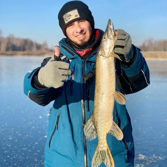 Рыбак с уловом